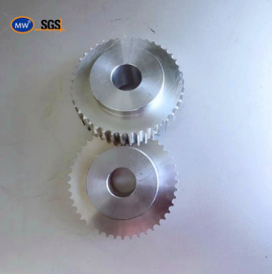 I produttori cinesi gli ingranaggi positivi del motore della trasmissione dell'ingranaggio di CNC del pignone del Metal Gear del dente cilindrico dei pezzi di ricambio delle attrezzature fornitore